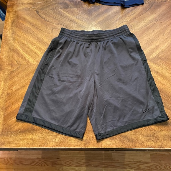 Men’s athletic bundle, 3 Nike + 1 more - Picture 3 of 6